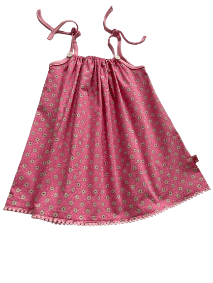 Rosa Sommerkleid mit Bindeträgern und Blüten-Muster